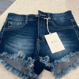 Short cutoff Jean shorts